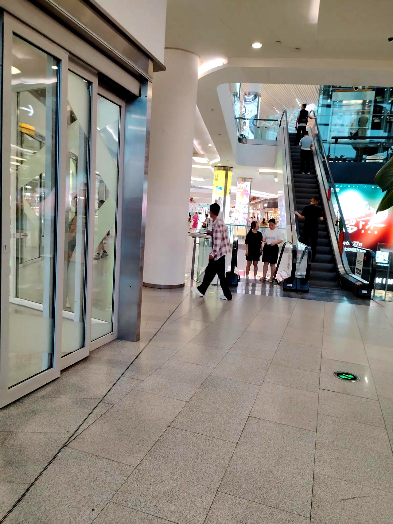 开云登录入口-阿森纳训练开放日；关键时刻门线救险引欢呼；英超在即；更衣室氛围转暖(阿森纳在线直播观看)